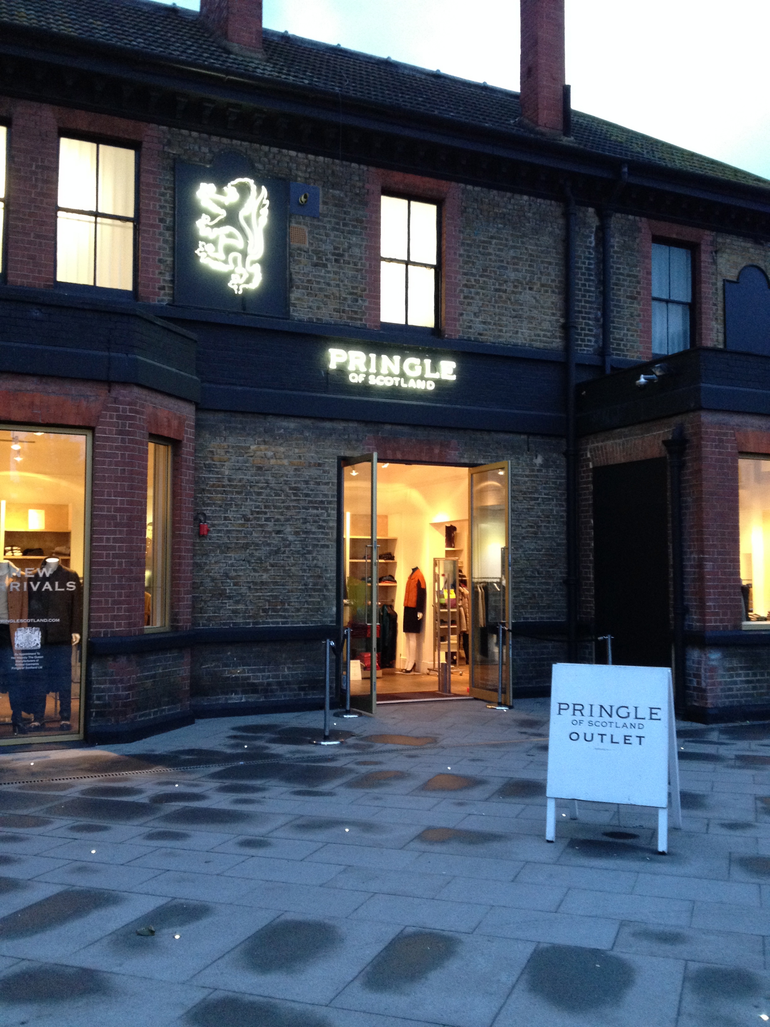 burberry outlet east london